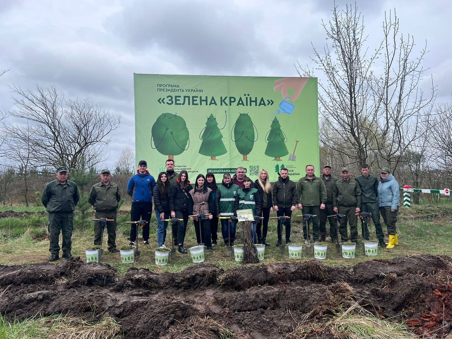 З жолудів дуба Шевченка посадили «Алею незламності» на Полтавщині