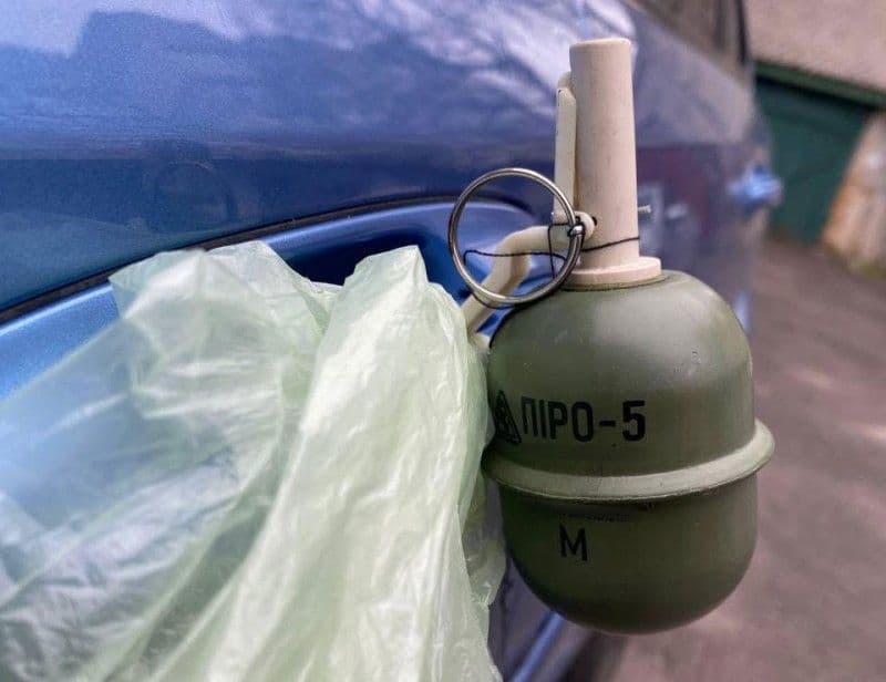 На Полтавщині прив'язали гранату до дверей машини