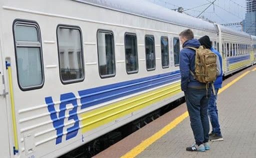 Укрзалізниця організувала спецрейси із "червоних" зон