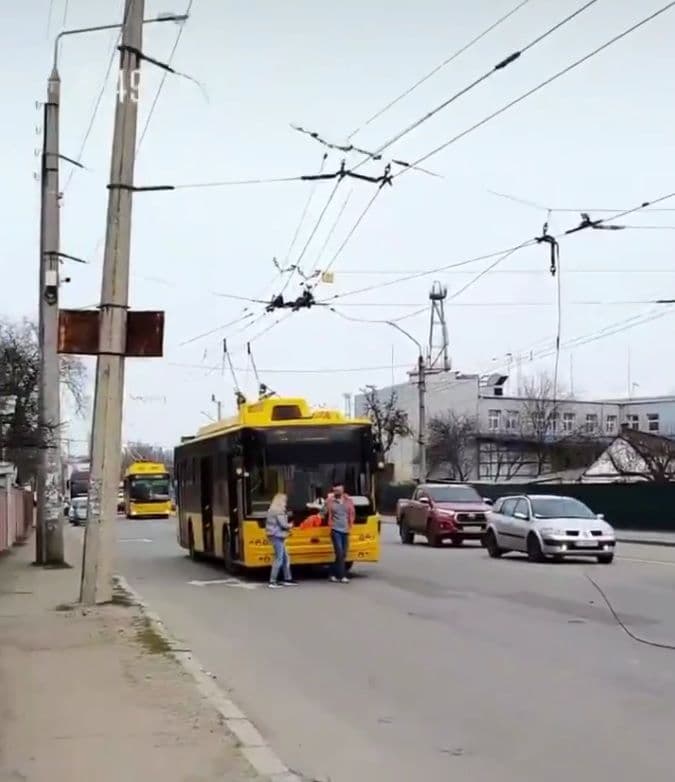 У Полтаві на Браїлках обірвалася тролейбусна лінія