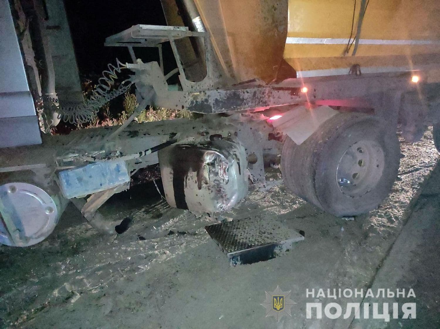 Неподалік села Мачухи вантажівка зіткнулася із легковиком - водій останнього загинув