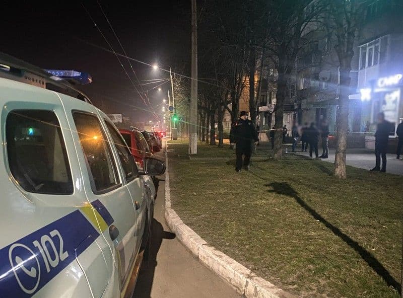 З грудини стирчав ніж — у Кременчуці посеред вулиці підрізали людину