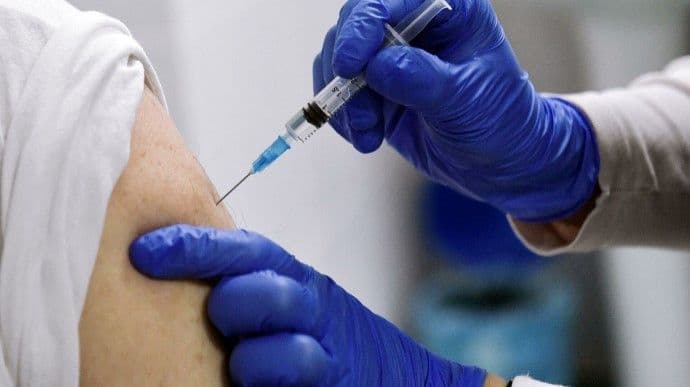 Полтавщина увійшла в п'ятірку областей, де найбільше вакцинованих вчителів