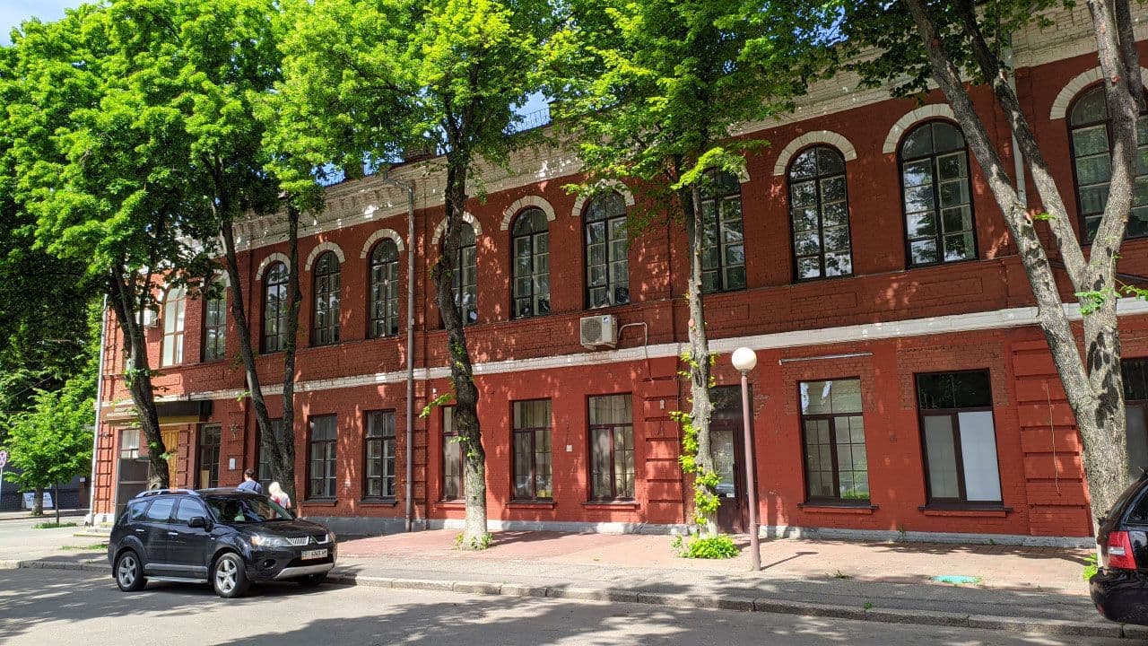 Суд наклав арешт на прибудову до Полтавського кооперативного коледжу