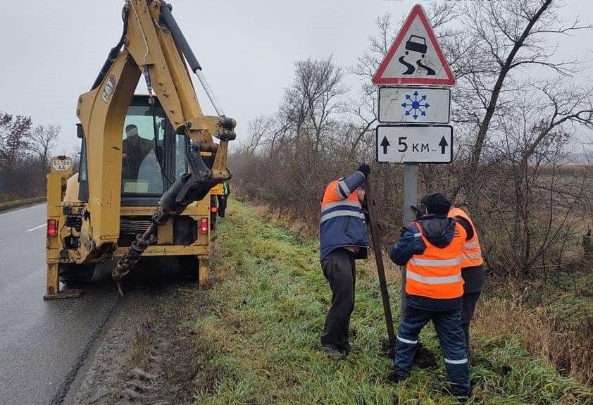 На дорогах Полтавщини встановили ще 500 «зимових» знаків