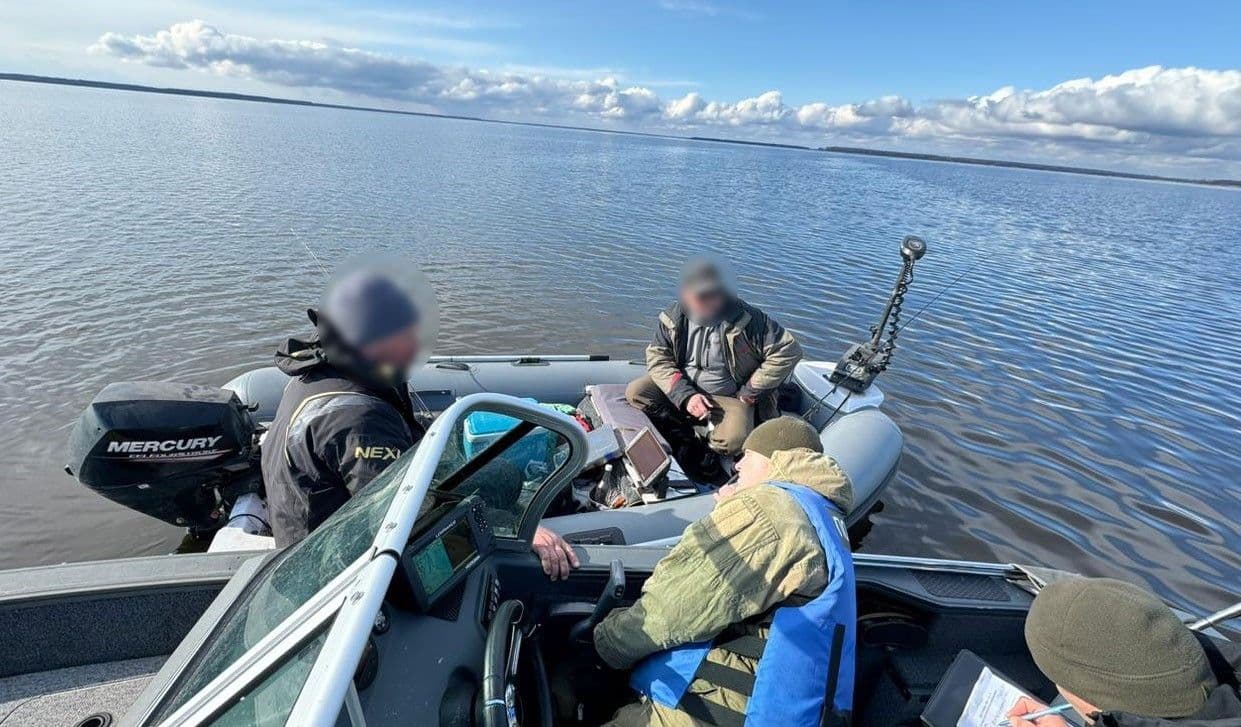 З водосховища на Полтавщині дістали пів кілометра сіток з рибою