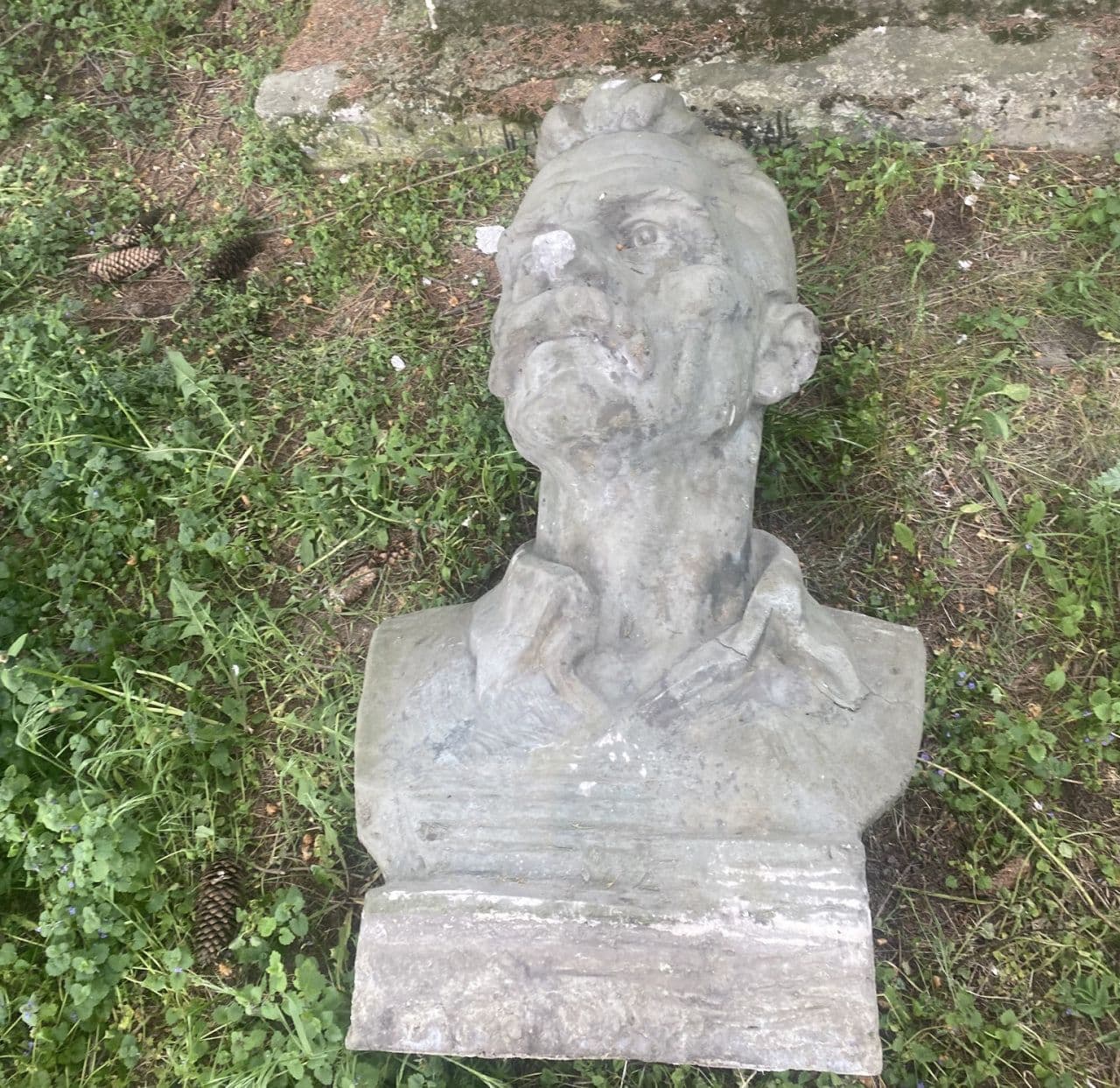 На Полтавщині знесли два пам'ятники радянському письменнику Горькому