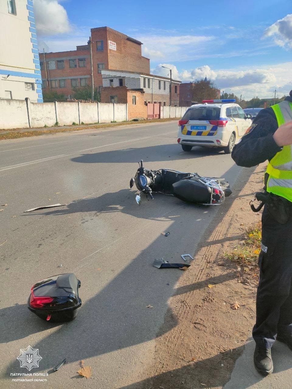 У Полтаві скутер не пропустив джип: водій у лікарні