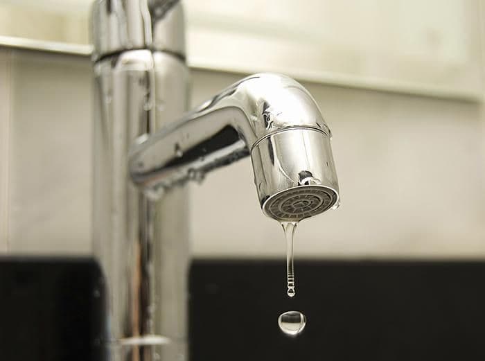 Ледве тече: в центрі Полтави аварія на мережі водопостачання