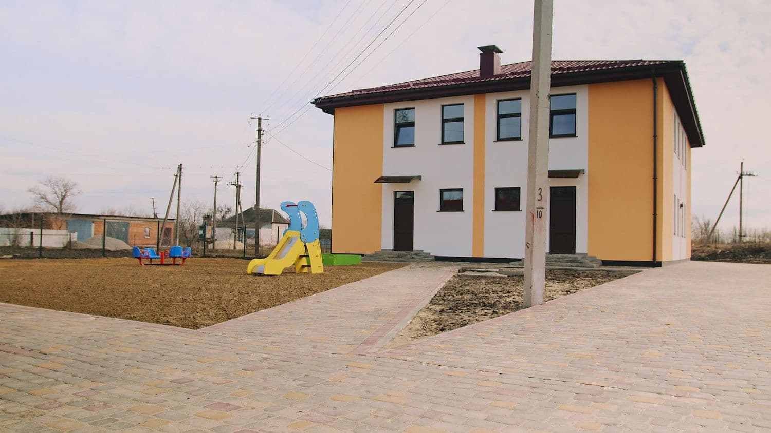 Як у Нехворощі збудували житло для лікарів, які вимушено покинули домівку через війну