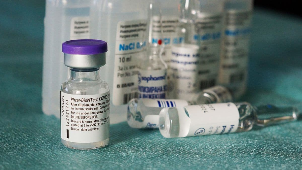 Дві дози Pfizer чи Astrazeneka убезпечують від штаму Дельта — дослідження