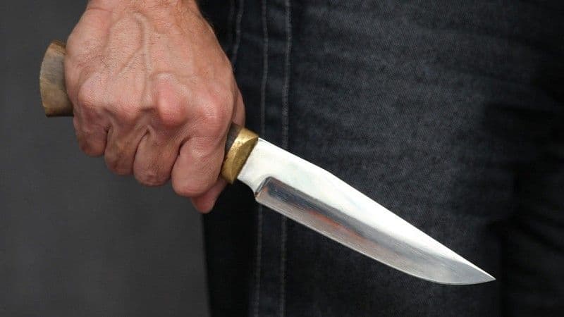 На Полтавщині затримали чоловіка, який вдарив односелицю ножем у шию