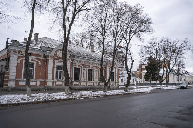 Прокуратура вимагає укласти охоронний договір на Міський особняк «з модульйонами»