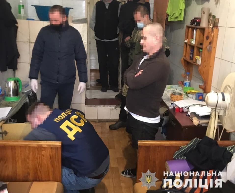 У полтавському СІЗО 34-річний підсудний вимагав кошти з інших утриманців