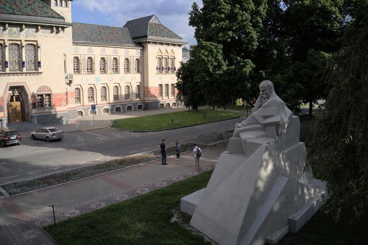 Нова дата святкування Дня міста та суд над екскерівником «Міськсвітла» — головне за 1 травня