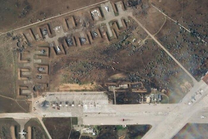 Валерій Залужний підтвердив, що аеродром в Криму уразили українськими ракетами
