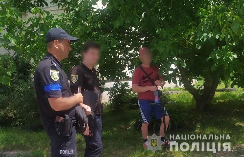 У Полтаві 49-річний чоловік викрав у дитини самокат