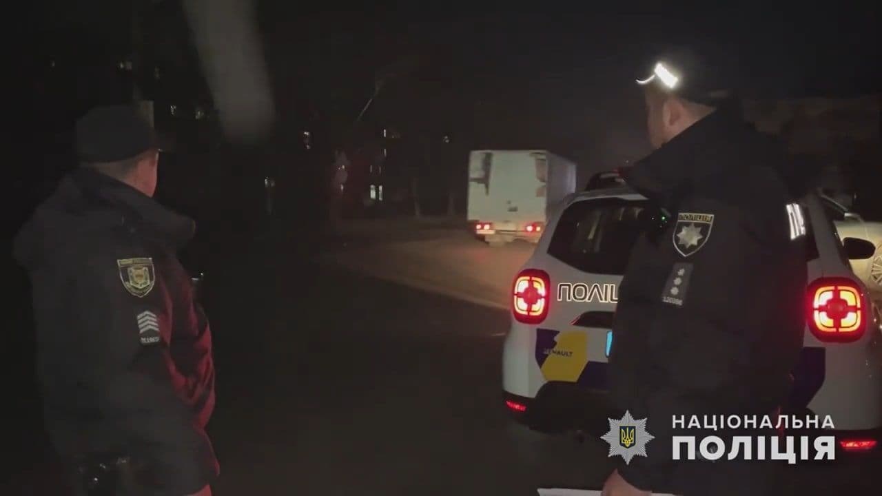 Поліція Полтавщини попереджає водіїв та пішоходів про небезпеку на дорогах