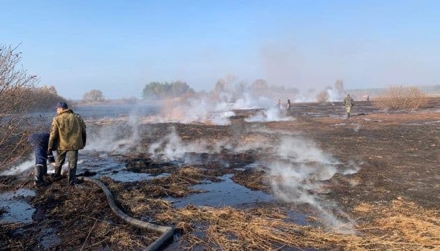 У Кременчуцькому районі три дні поспіль горить торфовище