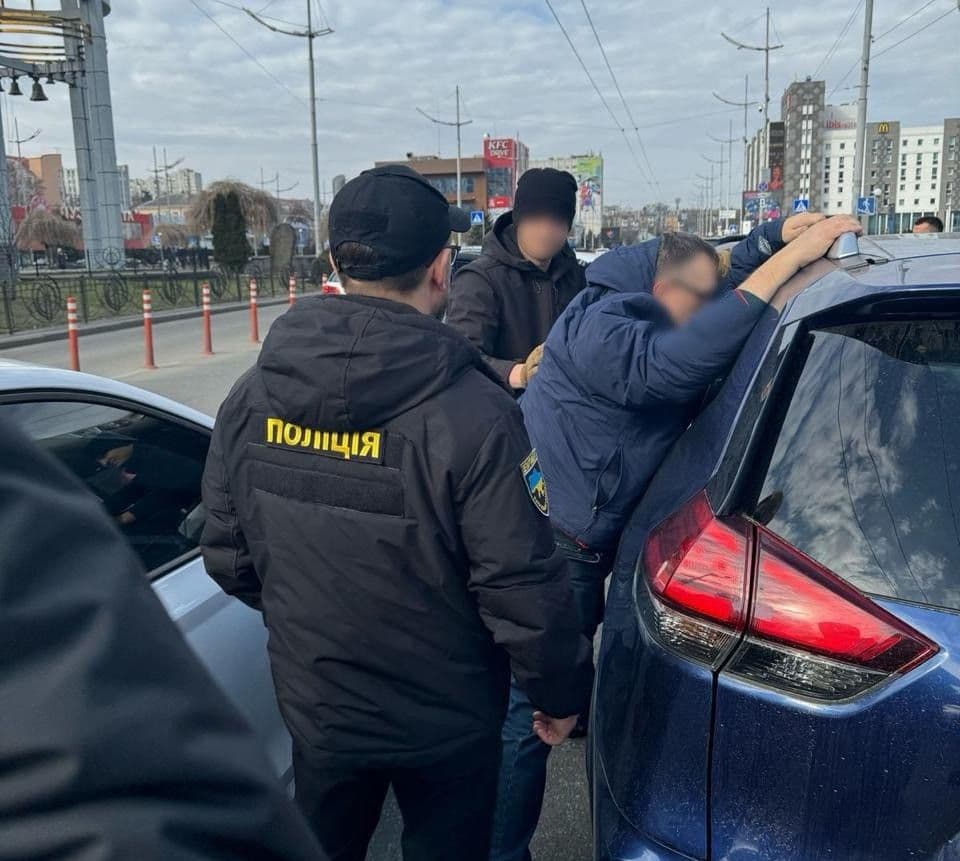 Посадовець «Укрнафти» вимагав хабар за користування землею на Полтавщині