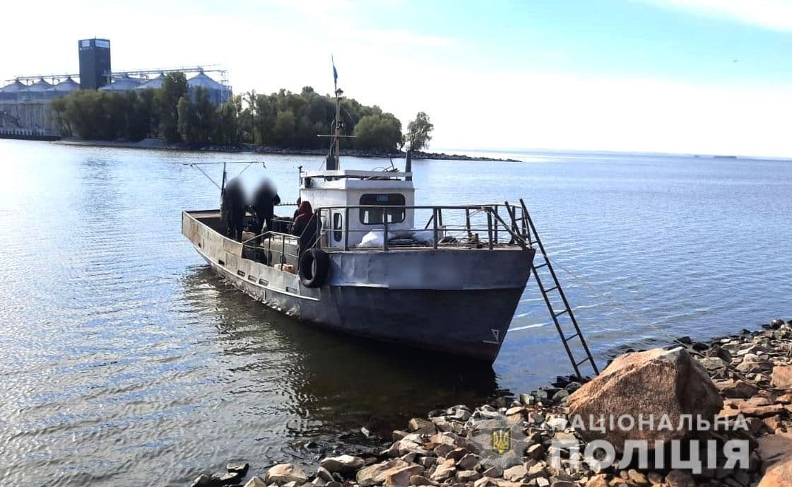 У Градизьку чоловік випав з катера та потонув