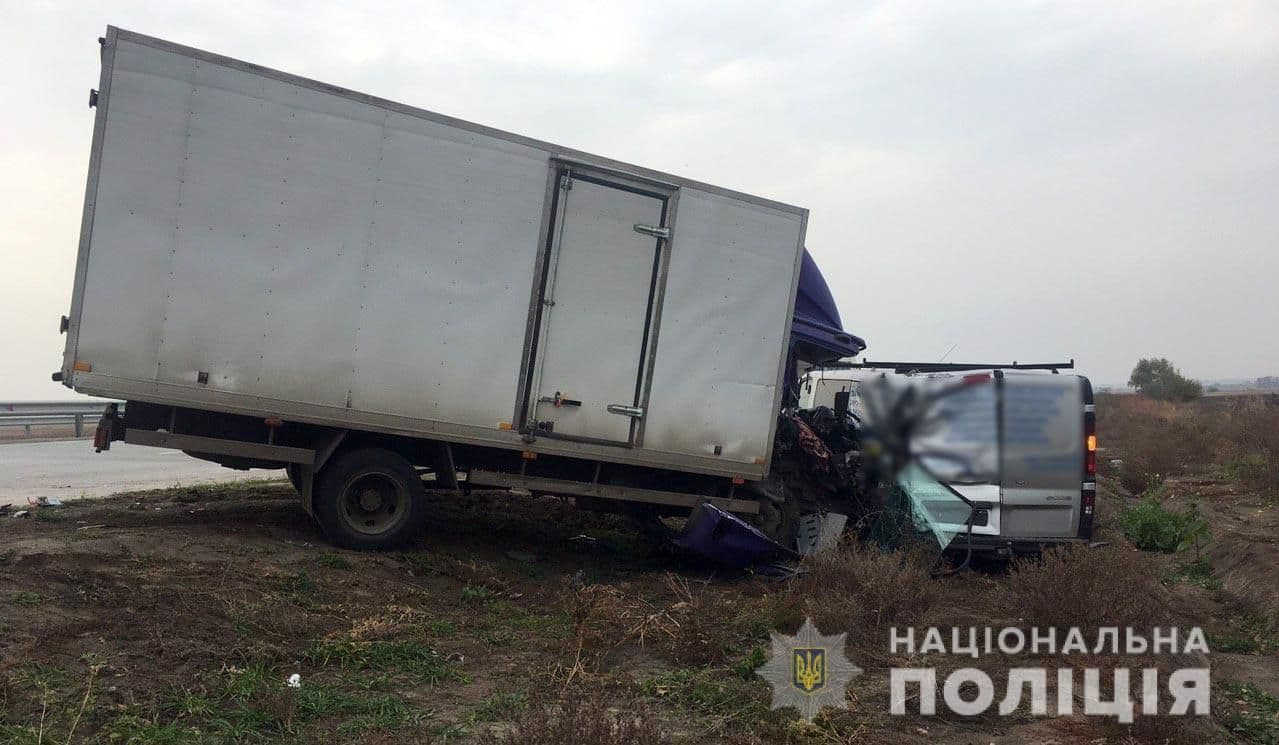 На трасі Дніпро-Решетилівка сталася дтп: водій у лікарні