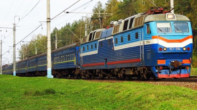 На Полтавщині під потягом загинув чоловік