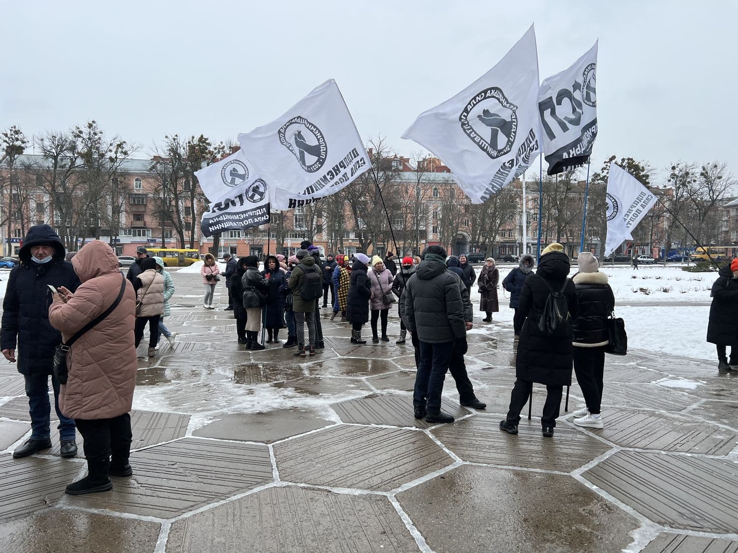 «Ми — основа нації»: під Полтавською ОДА знову мітингують ФОПи. ФОТО