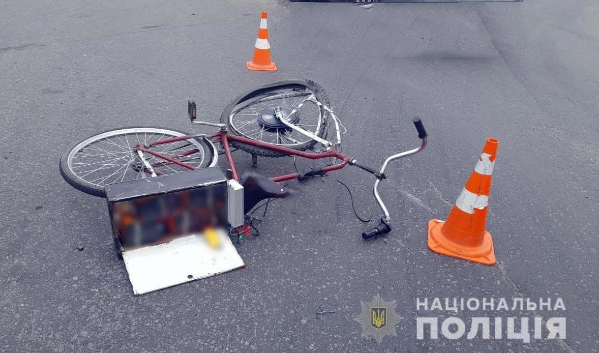 У Полтаві зіткнулися КАМАЗ та велосипедист