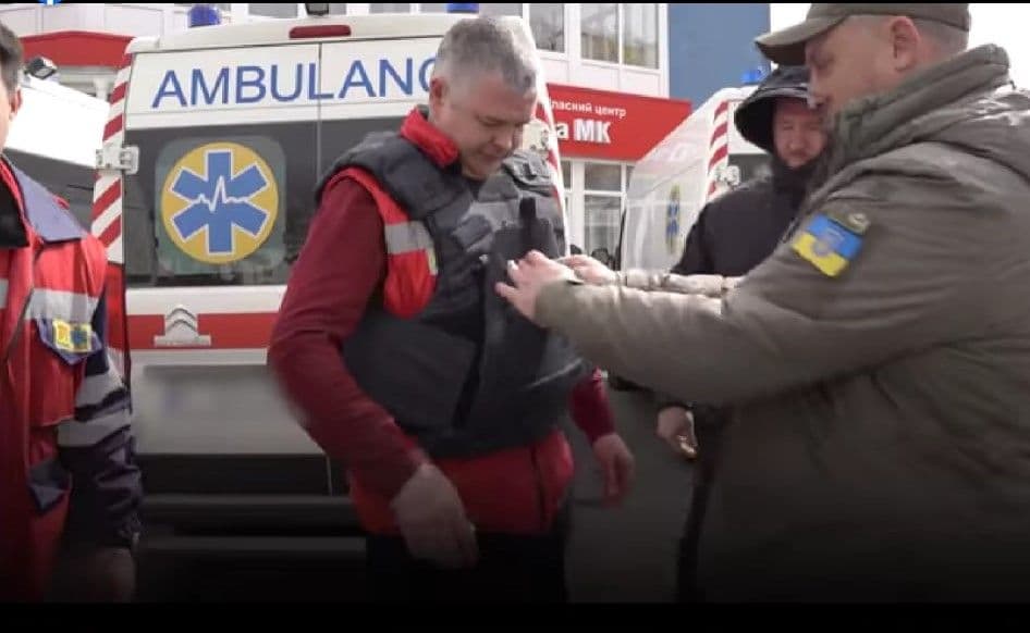 Полтавським медикам, військовим та правоохоронцям передали 300 бронежилетів