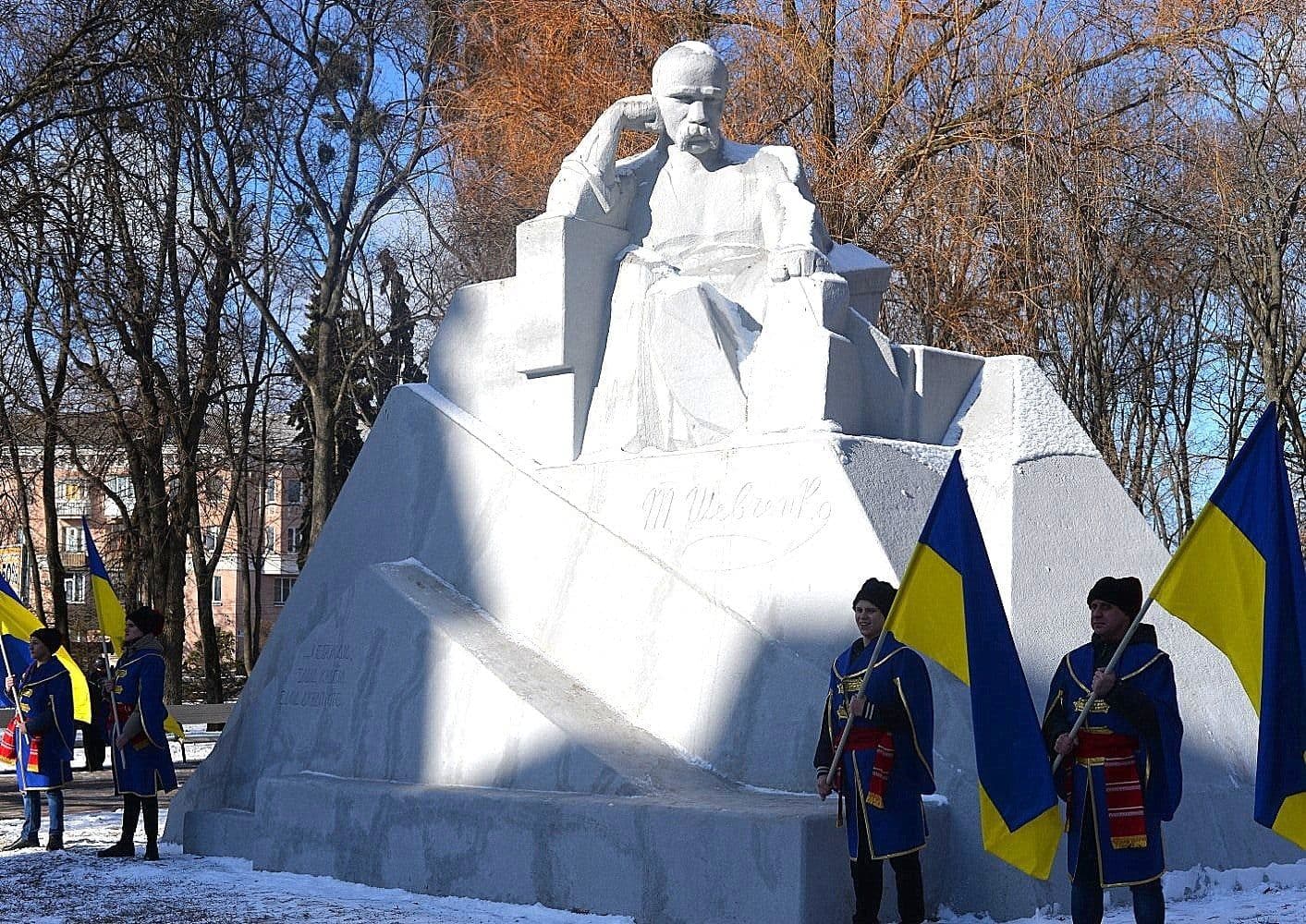 207 років від дня народження: у Полтаві покладали квіти до пам’ятника Тарасу Шевченку (ФОТО)