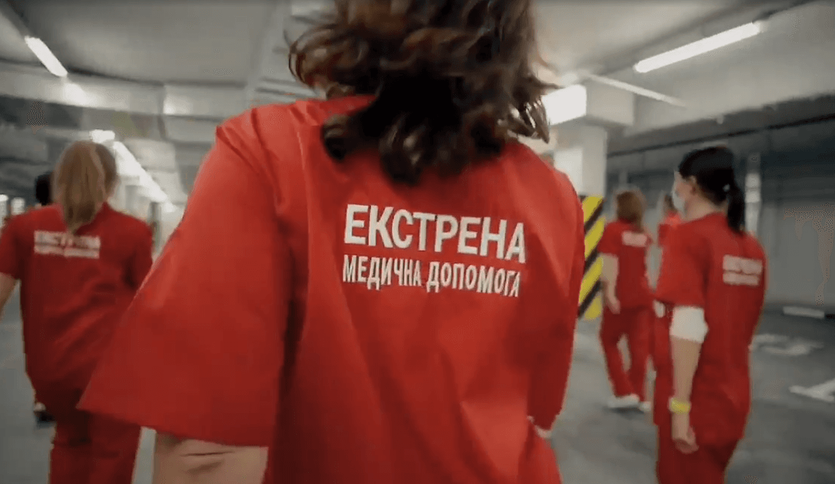 Медики Полтави станцювали для підтримки хворих на коронавірус
