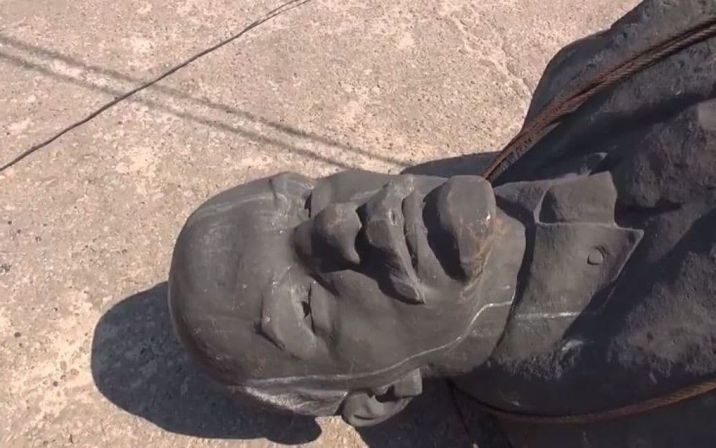 На Полтавщині прибрали останній пам'ятник Лєніну