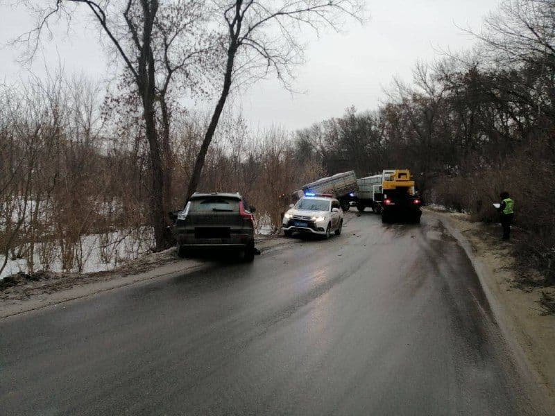 Внаслідок ДТП заблоковано рух по Луговій. ФОТО