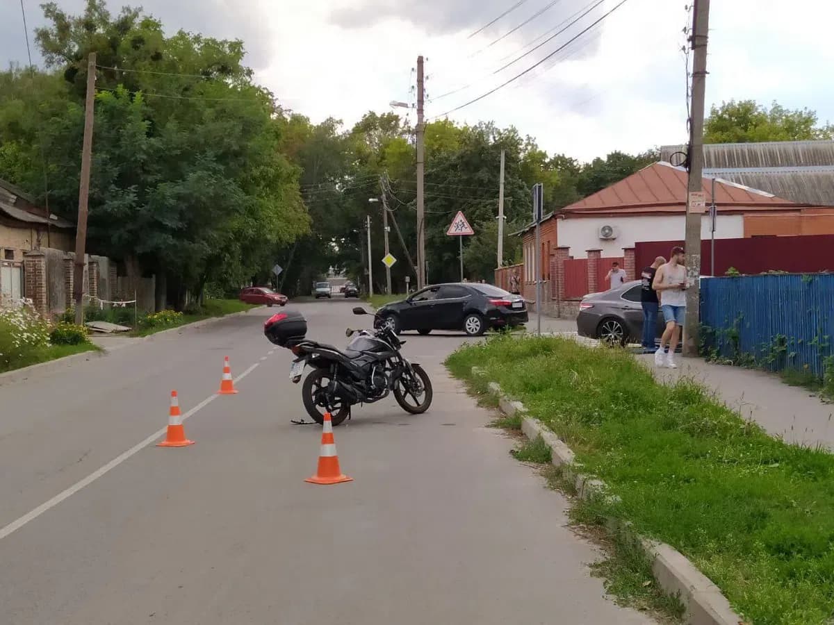 В центрі Полтави легковик збив мопед із 17-річним хлопцем