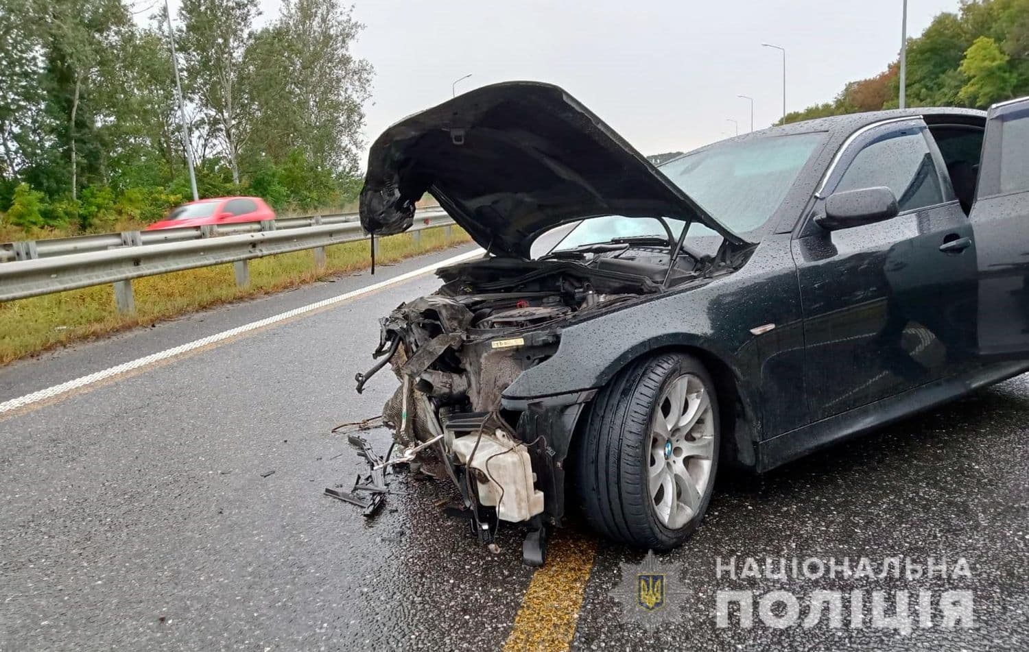 На Полтавщині 22-річний водій ВМW влетів у відбійник
