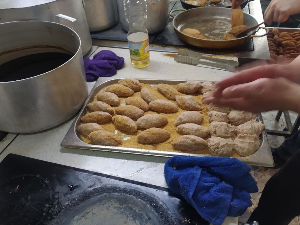 Полтавські волонтери прохають допомогти з продуктами для армії