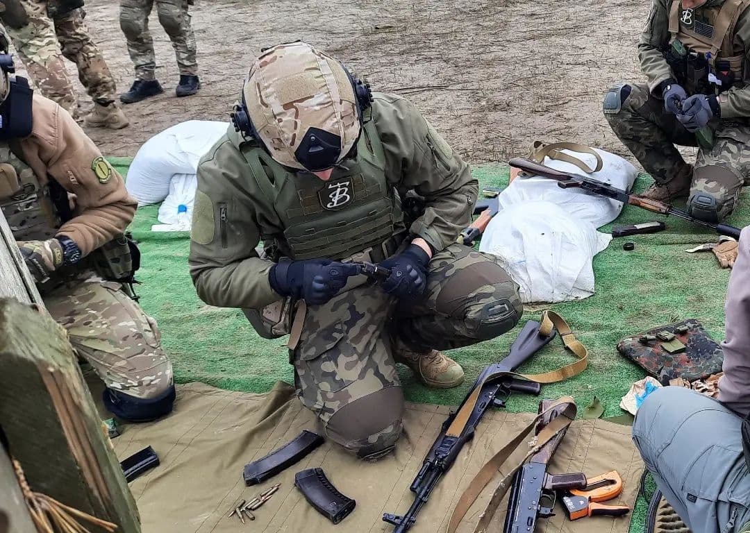 Полк «Азов» комплектують розвідниками з Полтавщини