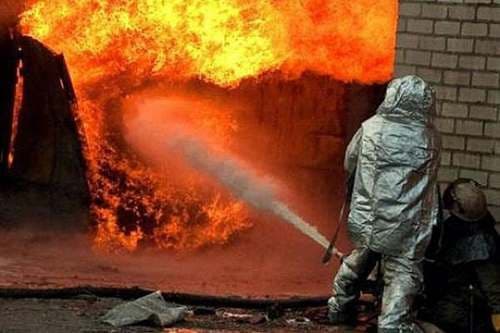 В Семенівській громаді горів гараж з автомобілем в середині