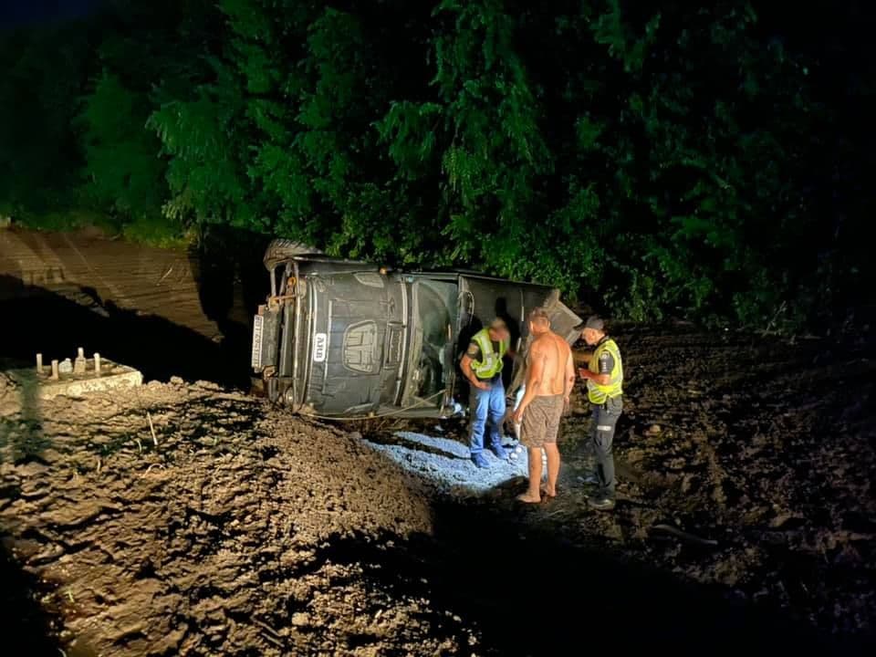 У Полтаві нетверезий водій автомобіля «Уаз» злетів з дороги (ФОТО)