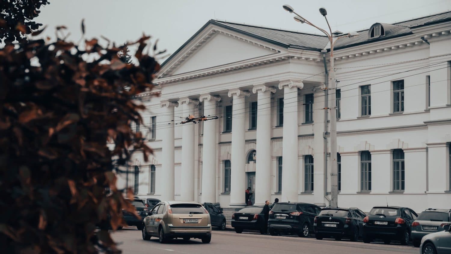 Зрада відміняється: у Полтавській міськраді пояснили зниження вартості прибирання снігу на зупинках і тротуарах
