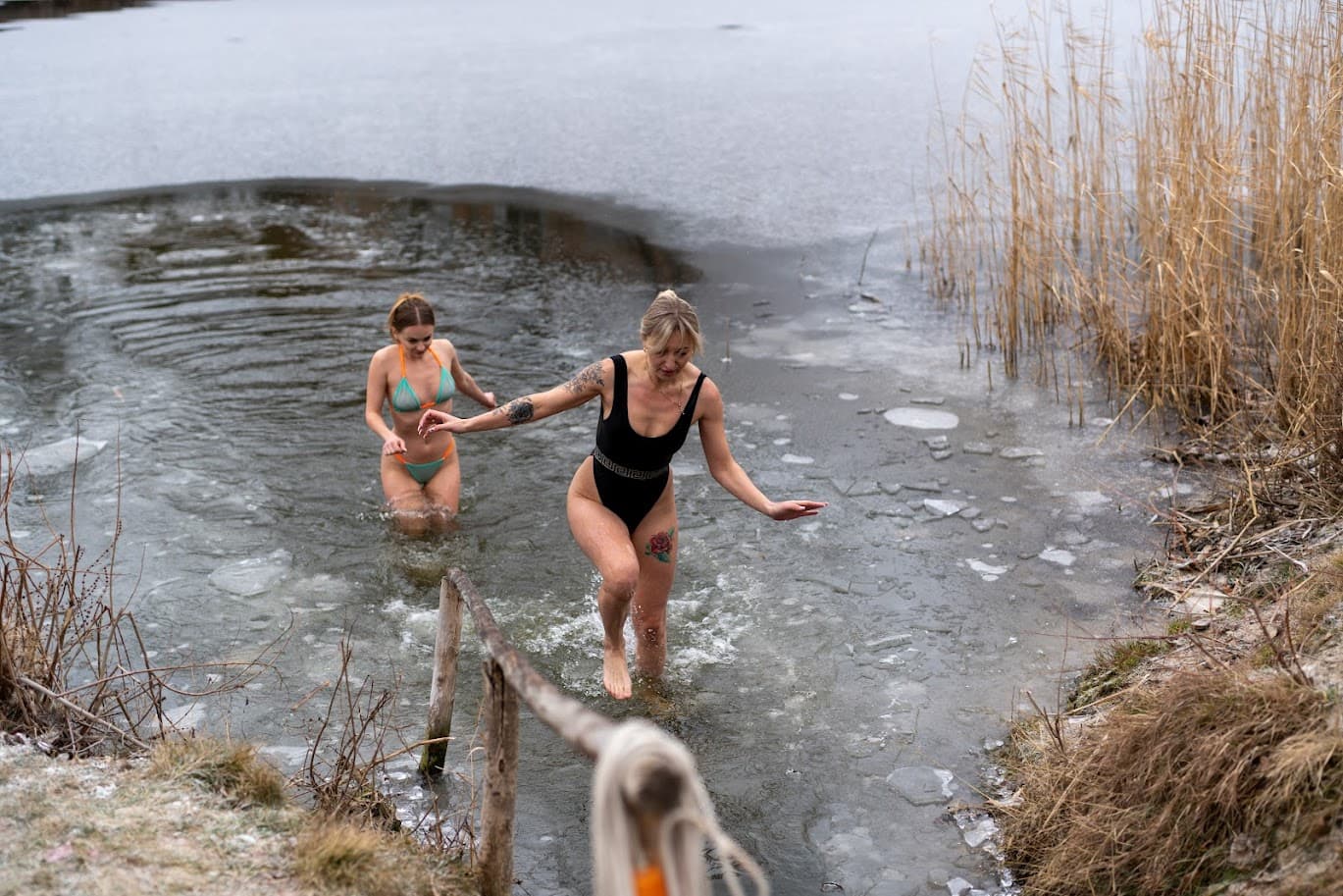Як у Полтаві святкували Водохреще й пірнали у крижану воду (фото)