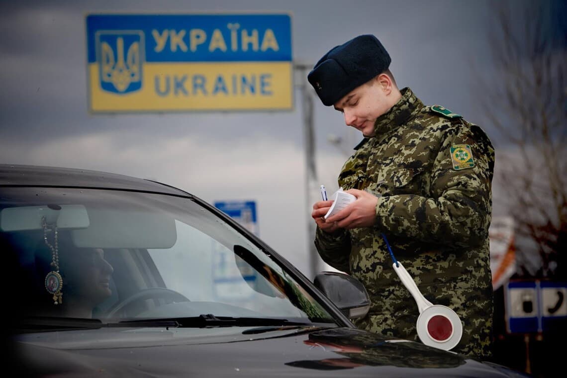 Посадовцям Полтавщини заборонили виїзд за кордон без дозволу