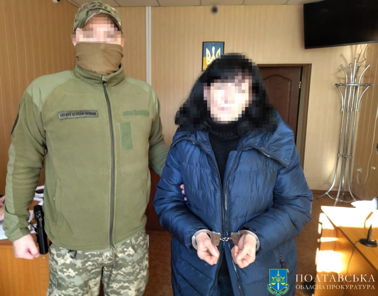 58-річну полтавку підозрюють у коригуванні ворожих атак на місто