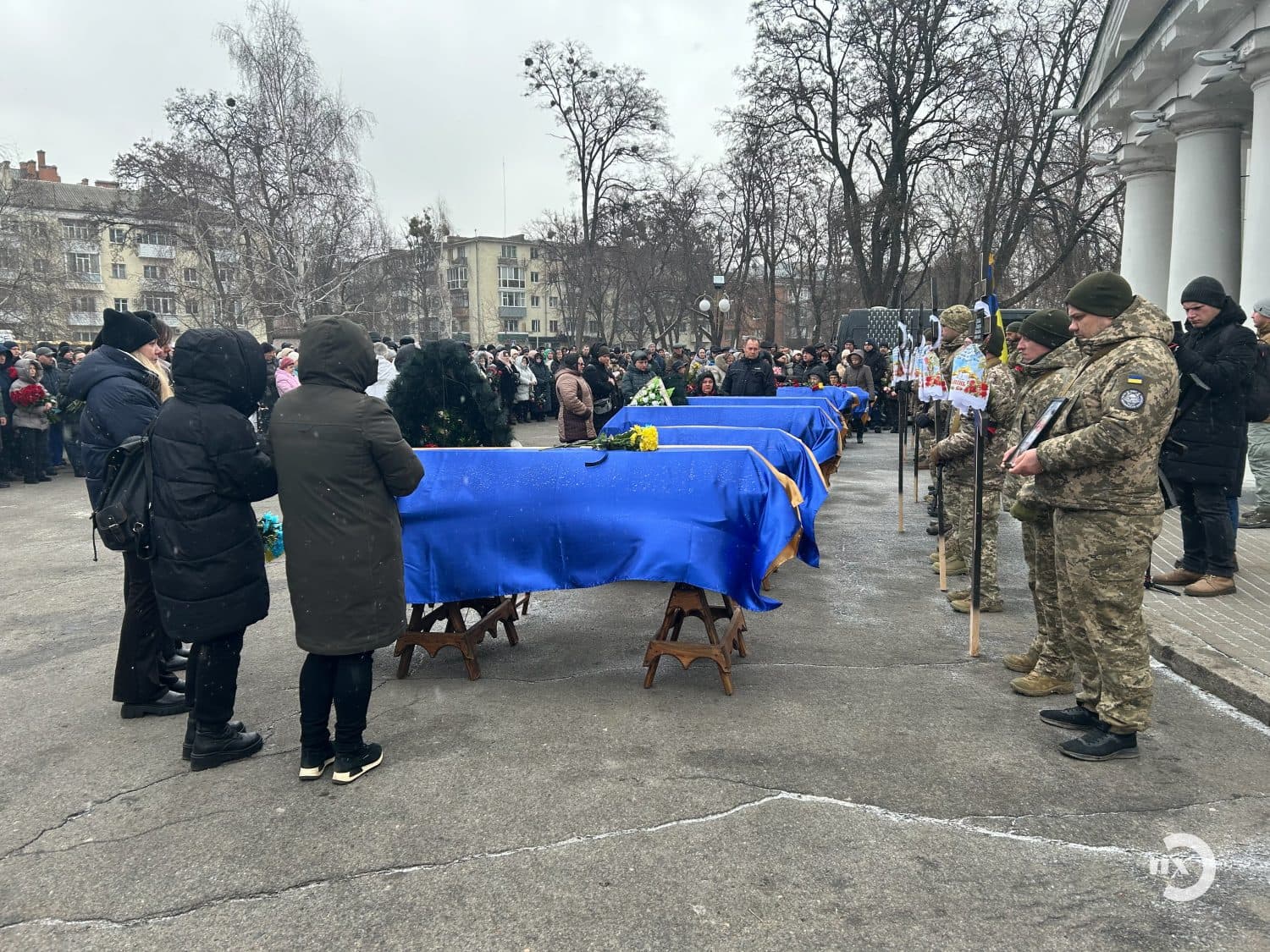 Вісім вбитих російською ракетою полтавців провели в останню путь