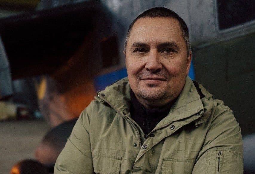 «Аж земля на кабіну полетіла» — льотчик 18 окремої бригади розповів про перші дні повномасштабної