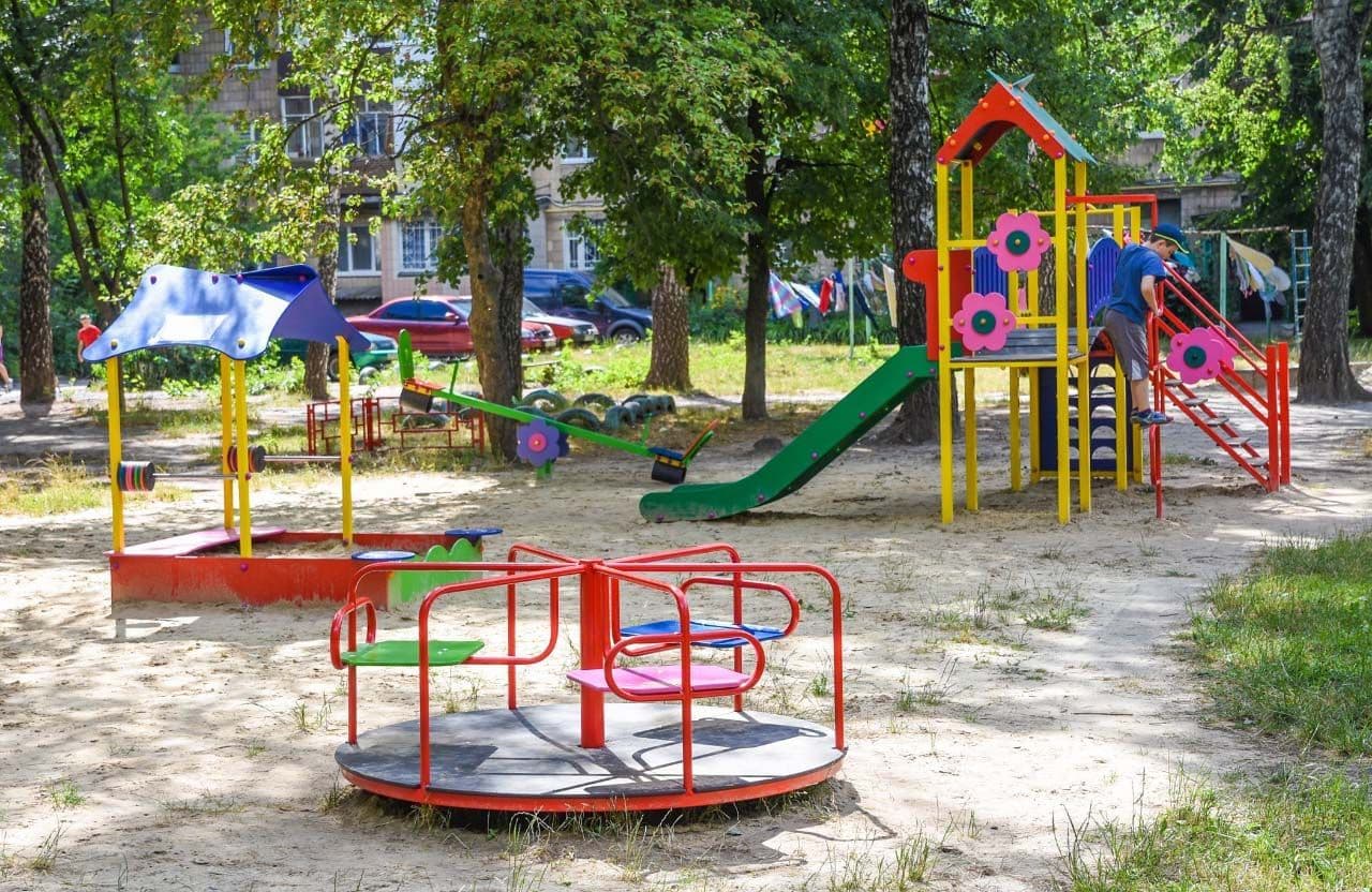 У Полтаві витратили майже пів мільйона на пісок для дитячих майданчиків