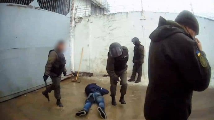 У Божківській колонії працівники не лише катували вʼязнів, а й вбивали — ДБР