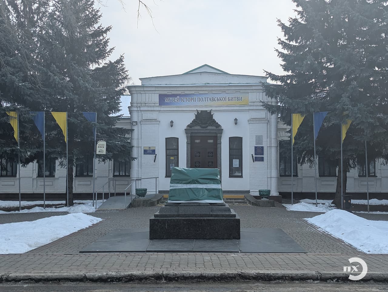 У Полтаві демонтували памʼятник Петру І (фото)
