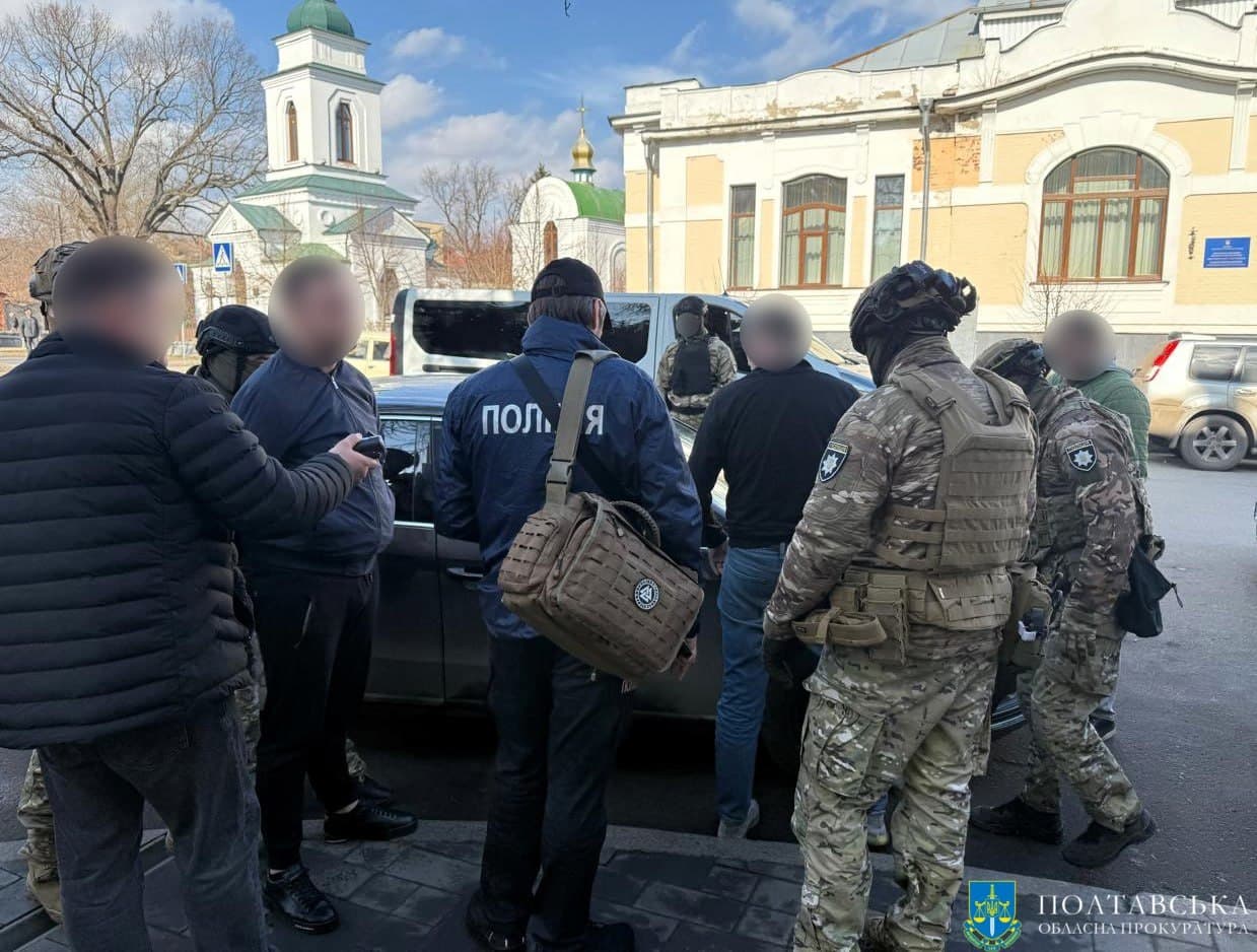 У Полтаві адвокат за чотири тисячі доларів обіцяв зняти з розшуку військовозобов'язаного